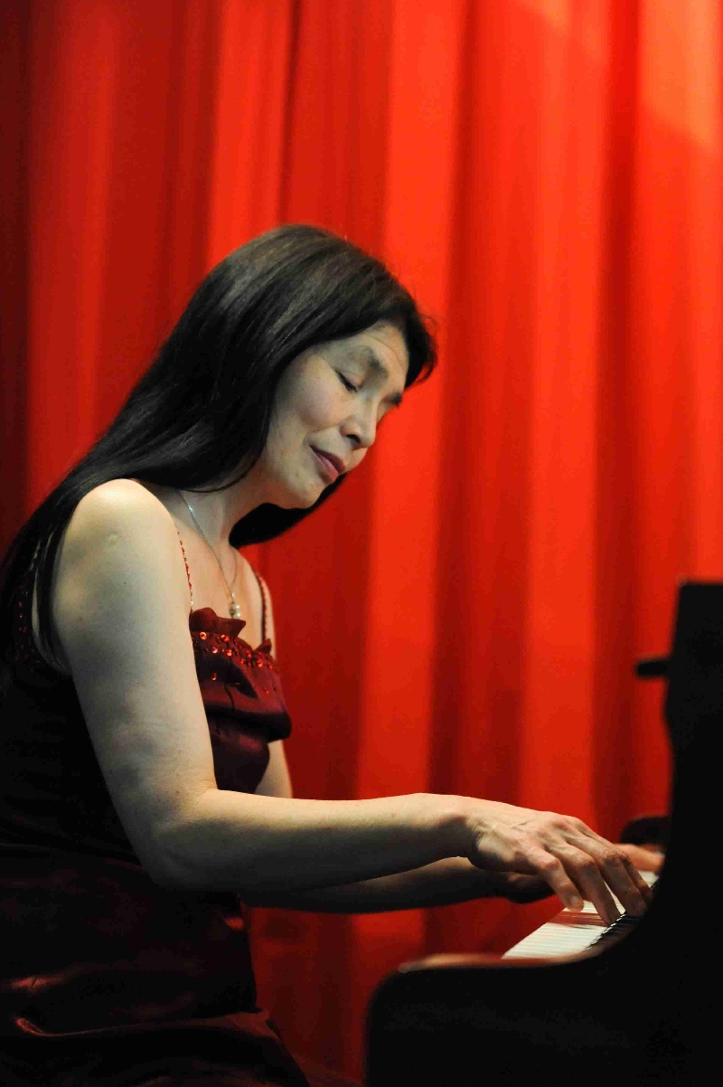 Hiroko Ishibashi, piano