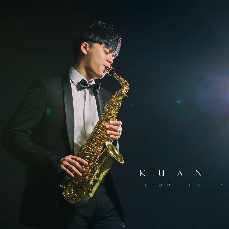 Saxophone solo : Kuan Lin